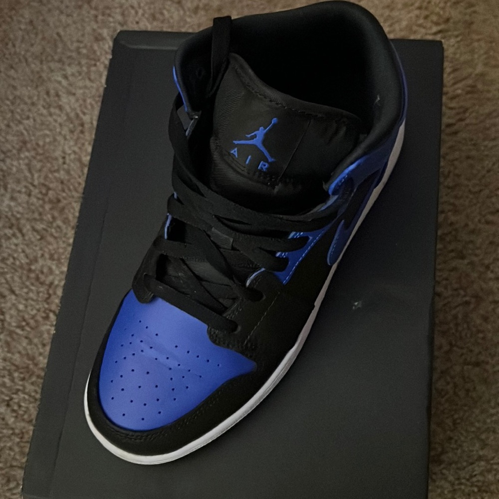 Jordan size 7 kids women’s 8.5